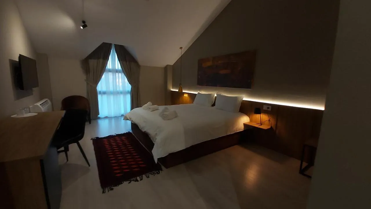 Mik Hotel Görice Arnavutluk